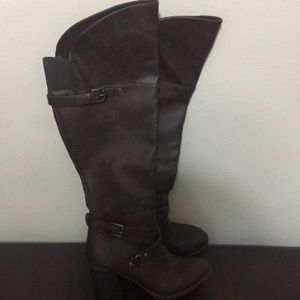 Brown Knee high boots with heels